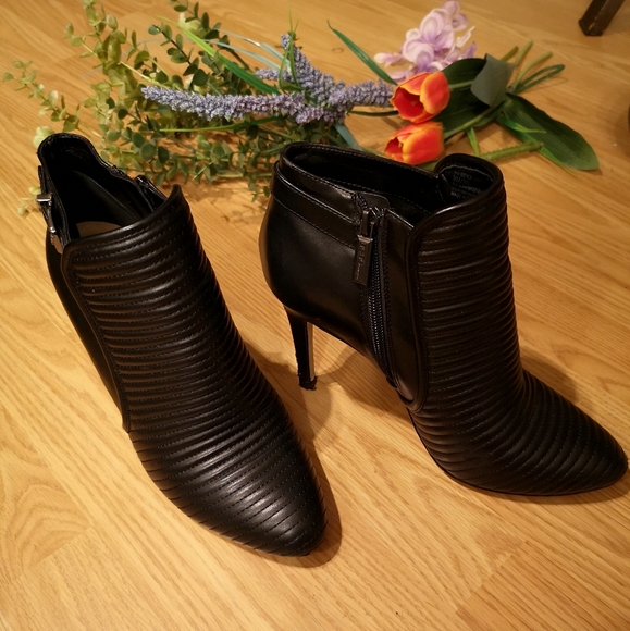 BCBGeneration Benci Quilted Black Ankle Booties - Picture 4 of 16
